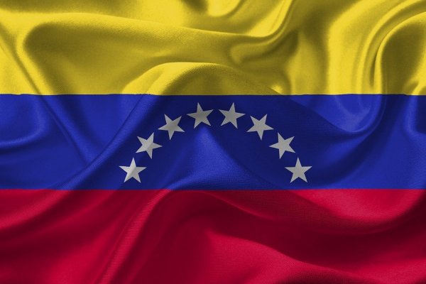 "Menú" de sobornos en Venezuela: piden US$ 400 por una visa chilena