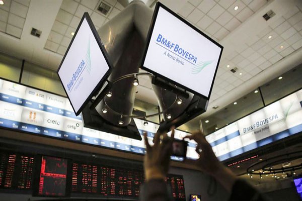Brasil destaca por sobre bolsas mundiales con salto de Petrobras