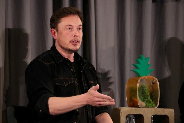 Expertos laborales rebaten propuesta de Musk: trabajar más no asegura productividad