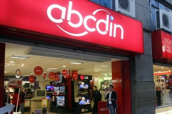 Ana María Yaconi Santa Cruz vende su participación en matriz de Abcdin