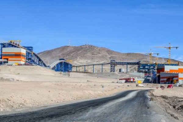 Quiebre entre sindicatos ensombrece negociación colectiva en Sierra Gorda