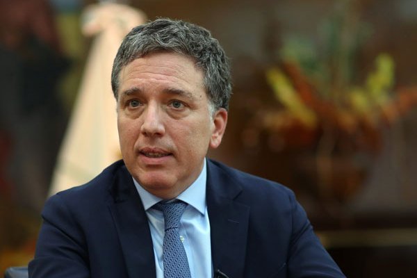Caída de la economía será menor a la esperada, dice Dujovne