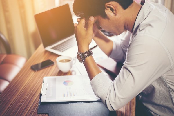 Ricos en ingresos, pero pobres de tiempo. ¿Qué dice la ciencia sobre la economía del tiempo?