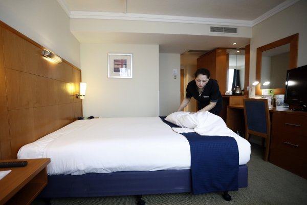 Menos argentinos y Airbnb golpean el rubro hotelero
