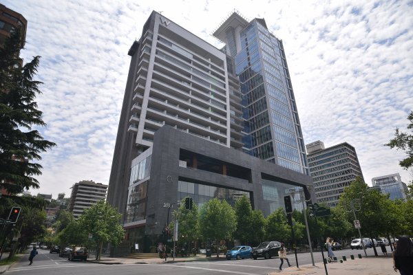 ¿Quiere vivir en el edificio del Hotel W? Venden un departamento y este es el precio