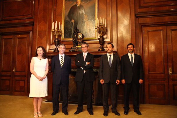 B. Central opta por una pausa en alza de tasas que refuerza será “gradual y con cautela”