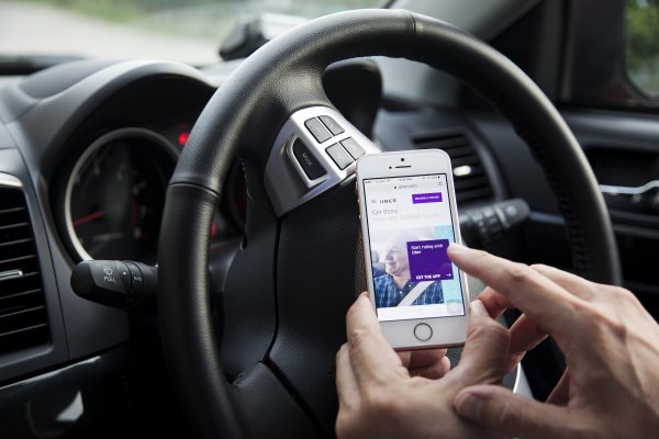 Si no puedes contra ellos, úneteles: se podrá pedir vehículos de Easy Taxi desde Cabify
