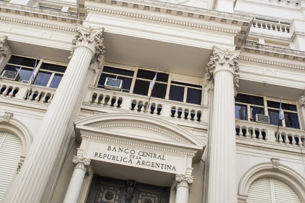Expectativas inflacionarias en Argentina empiezan a ceder y banco central elimina piso de 60% a tasa de interés