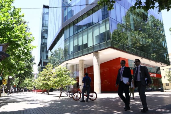 Fondo de LarrainVial y Patio adquiere edificio de oficinas de excontrolador de Cruz Verde