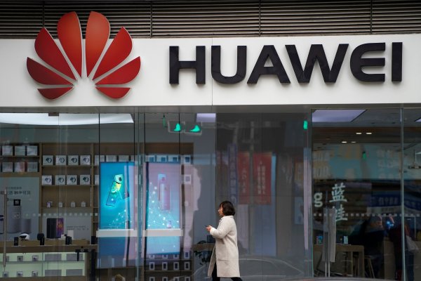 Detienen en Canadá a la directora financiera y heredera de Huawei a petición de EEUU
