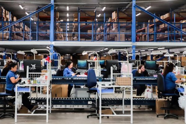 Ingresos laborales se estancan en octubre y bordean mínimos anuales