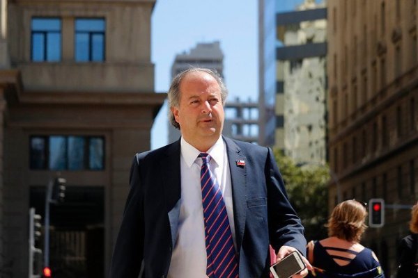 Gobierno advierte que prolongación del paro portuario en Valparaíso afecta la imagen de Chile