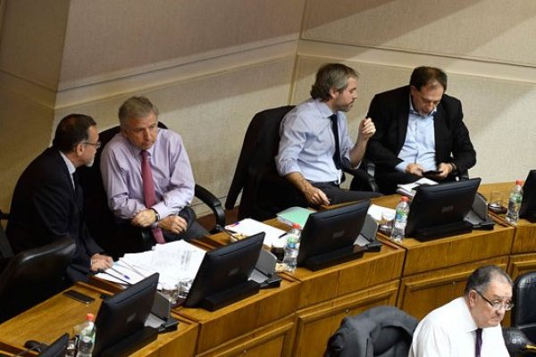 Reajuste: No subirán sueldo de autoridades y proyecto vuelve a la Cámara