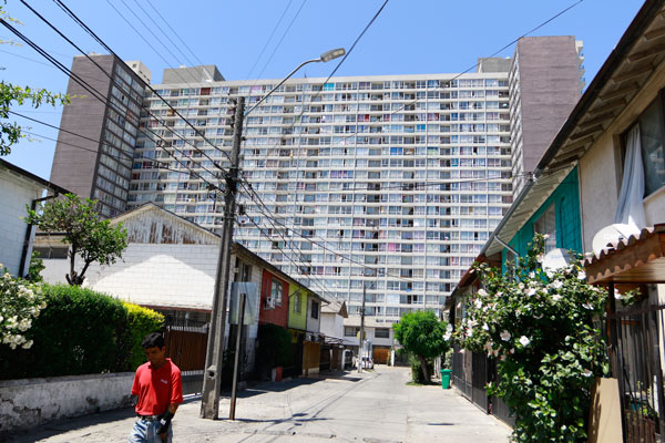 Inmobiliarias insisten en los guetos verticales, van a la justicia y cuestionan a la Contraloría