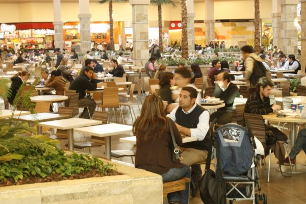 La guerra de los cheque restaurant: Amipass en picada contra la Junaeb por privilegiar a Sodexo y Edenred