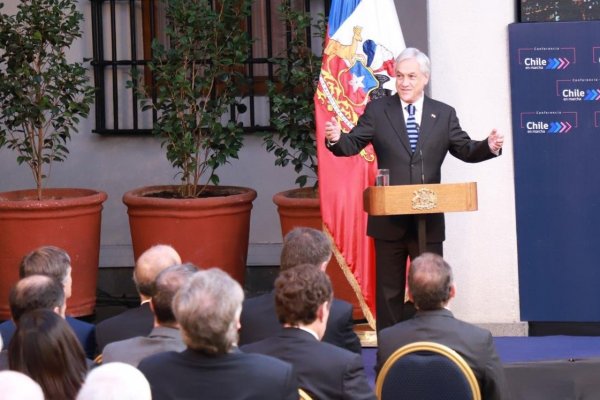 Piñera y empresarios participan de cumbre de grandes economistas