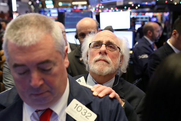 Dow Jones cae a mínimos de ocho meses con bolsas mundiales en rojo