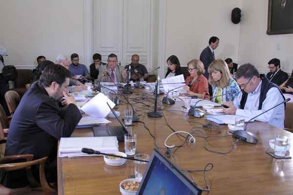 Comisión del Senado aprueba Ley corta de pesca: industria reafirma críticas