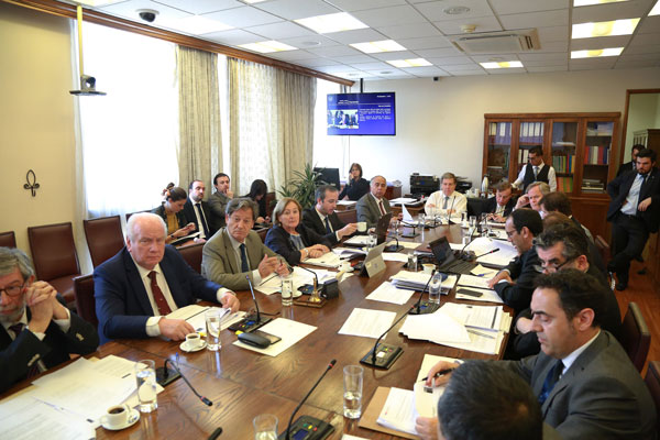 Gobierno estima en millonaria inversión poder ampliar permiso de trabajo para migrantes