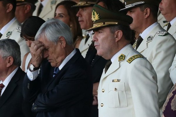 Piñera remece Carabineros, exige renuncia a Hermes Soto y otros diez generales