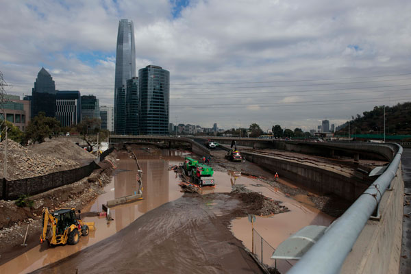 Desborde del Mapocho: Fisco acusa a Parque Titanium de buscar beneficios que no corresponden
