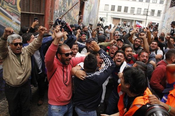 Trabajadores advierten que no se baja el paro hasta que acuerdo sea firmado por gobierno y empresa