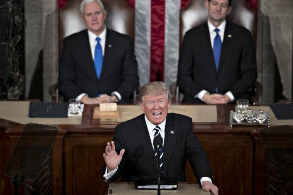 Trump desafía al Congreso: Shutdown podría "durar por mucho tiempo"