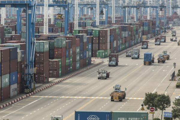 PIB de EEUU en tercer trimestre corregido a la baja por caída en exportaciones