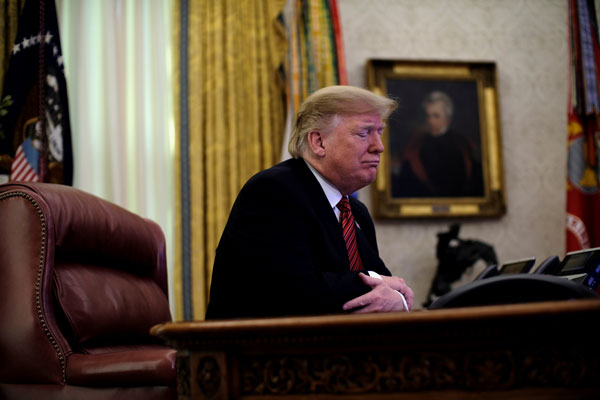 El complejo fin de año de Trump: Gobierno busca cerrar polémica con la Fed en medio del shutdown