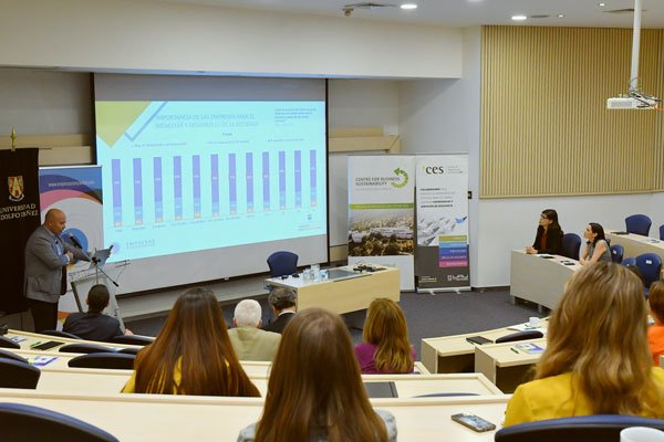 Estudio EC: Chilenos quieren que las empresas sean honestas y que promuevan el bienestar de sus empleados