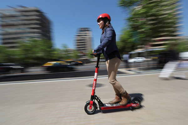 Fabricante de scooters eléctricos alerta que el modelo compartido “no es sostenible”