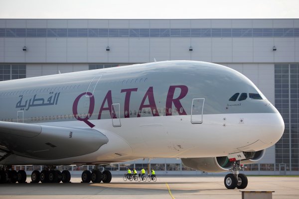 Qatar Airways sigue de compras y adquirió el 5% de aerolínea de China