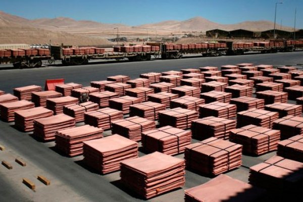 Las dos mineras que se desmarcan de lento despegue del sector