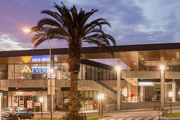 Parque Arauco recibe oferta de fondo de LarrainVial por división de strip centers