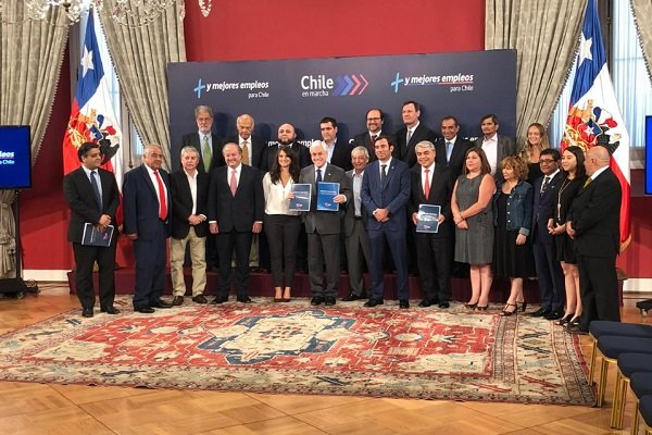 Piñera afirma que propuestas de cambios laborales no buscan precarizar trabajos