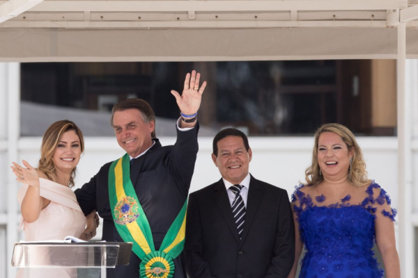 Bolsonaro dice estar dispuesto a instalar base militar de EEUU en Brasil