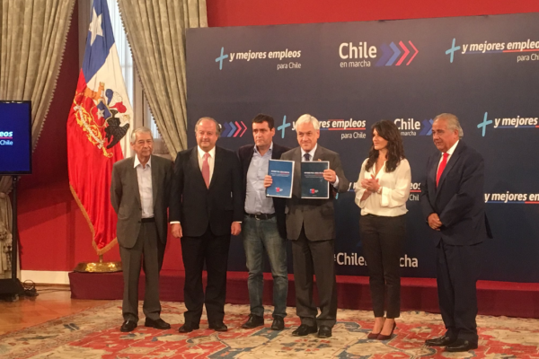 Expertos laborales dan su receta: jornadas más flexibles e indemnización alternativa a todo evento