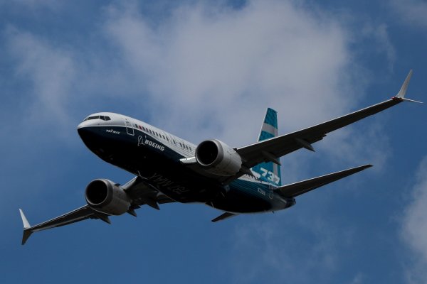 Bolsonaro se muestra preocupado por venta de Embraer a Boeing