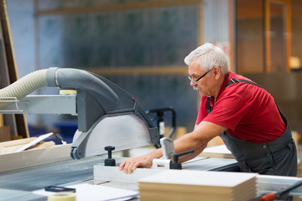 Proteger a adultos mayores en el trabajo no afecta contratación