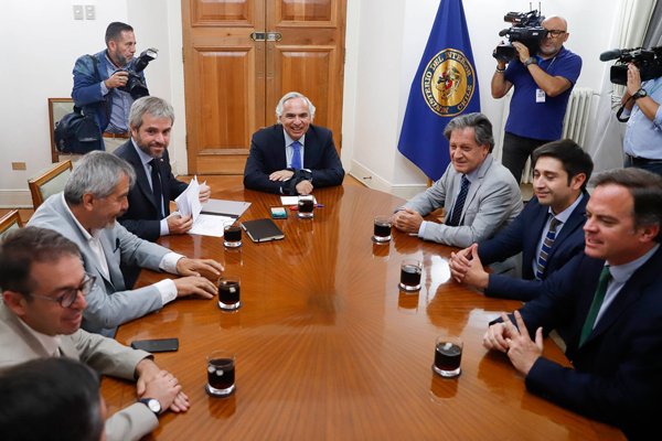 Gobierno y oposición se dan 45 días para explorar acuerdo en pos de destrabar reforma tributaria