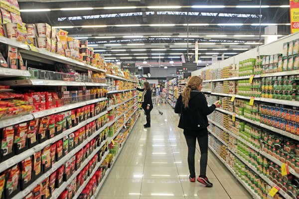 Fallo por eventual colusión de supermercados queda “en acuerdo” en el TDLC