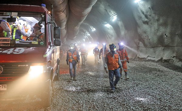 Sindicatos de Codelco votarán mañana propuesta de adelantar negociación colectiva