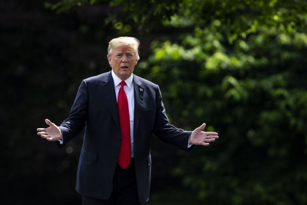 Trump estaría satisfecho con una barrera de acero en la frontera para frenar cierre federal