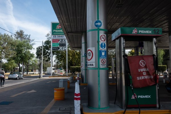 Primera crisis: Plan de AMLO provoca desabastecimiento de gasolina en país petrolero
