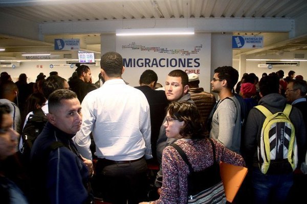 Chilenos miran con desconfianza la llegada de extranjeros al país