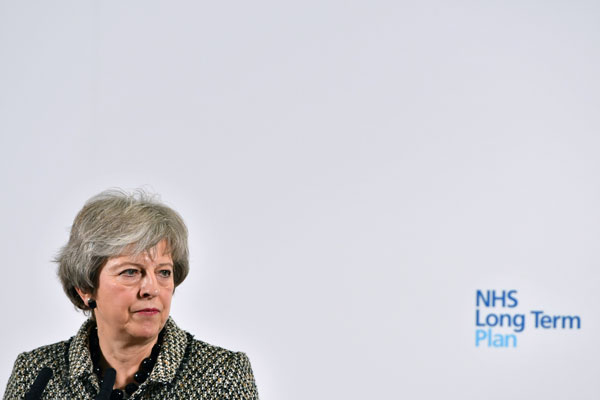 May sufre nueva derrota por Brexit a días de voto crucial