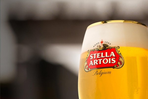 Acciones de AB InBev se disparan por expectativas de apertura a bolsa en Asia