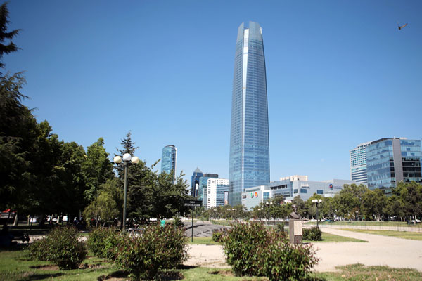 Horst Paulmann activa lobby con ministra Gloria Hutt por rascacielo del Costanera Center