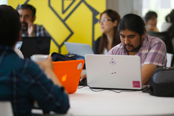 ¿Trabajadores más estables? Rotación laboral cae por primera vez en 4 años