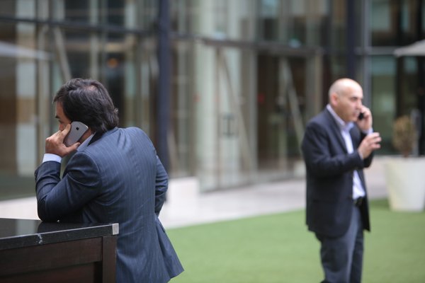 Satisfacción de clientes de telefonía móvil sube 10 puntos en 12 meses